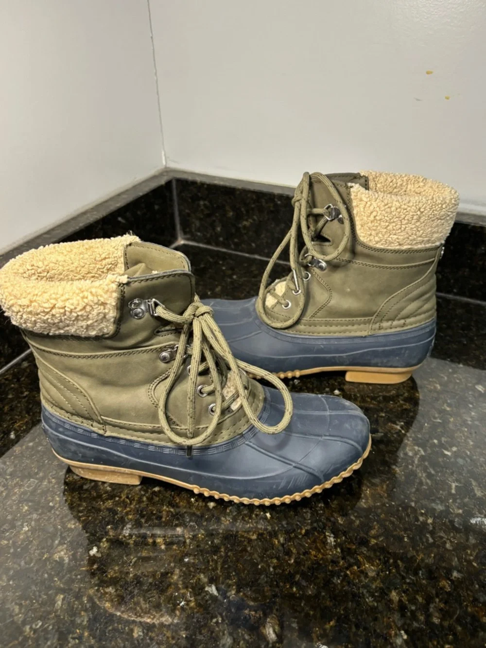 TOMMY HILFIGER Women’s Olive Green Winter Duck Boots with Shearling Collar